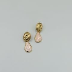 Pembe Küpe